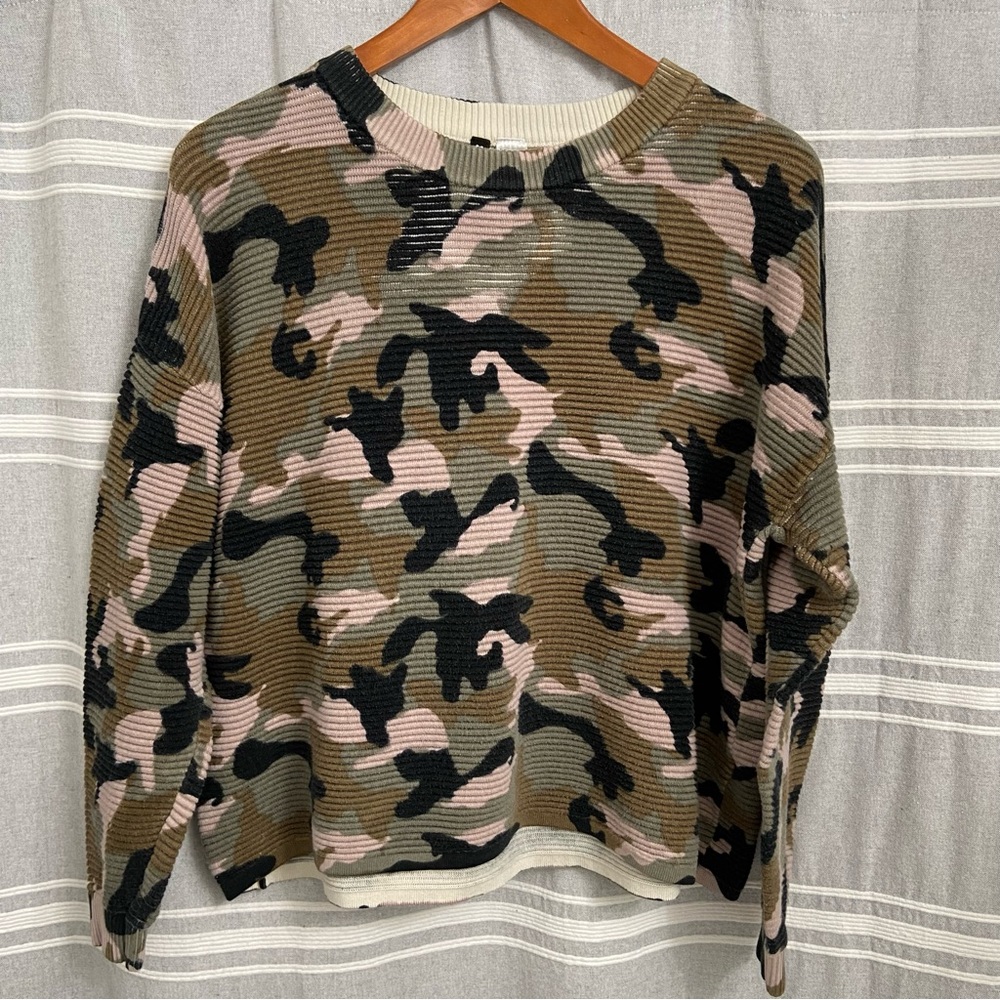 H&M / Divided Camo Ribbed Sweater Size M